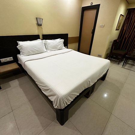 The Saffron Suites Sasupāda Kültér fotó