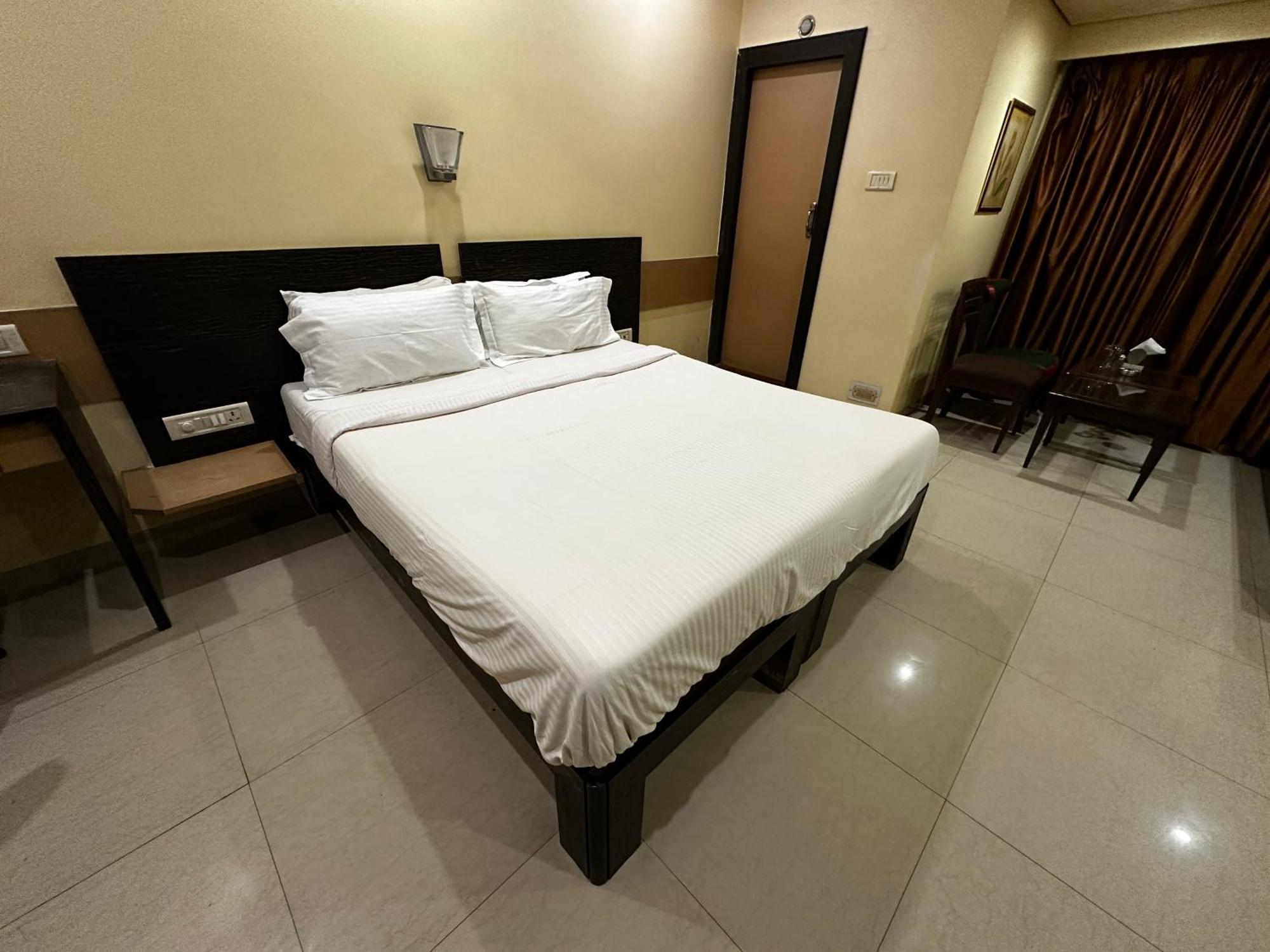The Saffron Suites Sasupāda Kültér fotó
