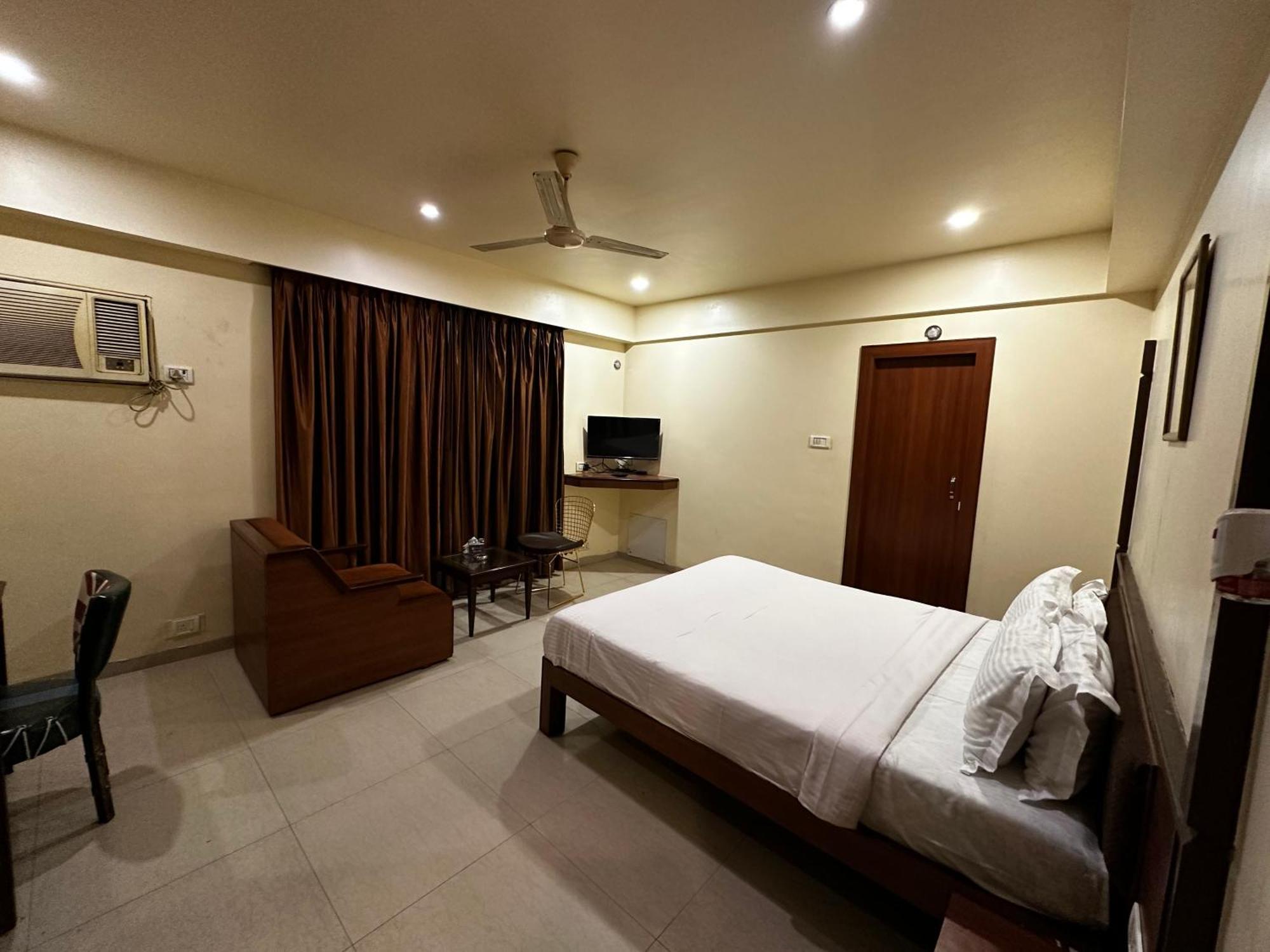 The Saffron Suites Sasupāda Kültér fotó