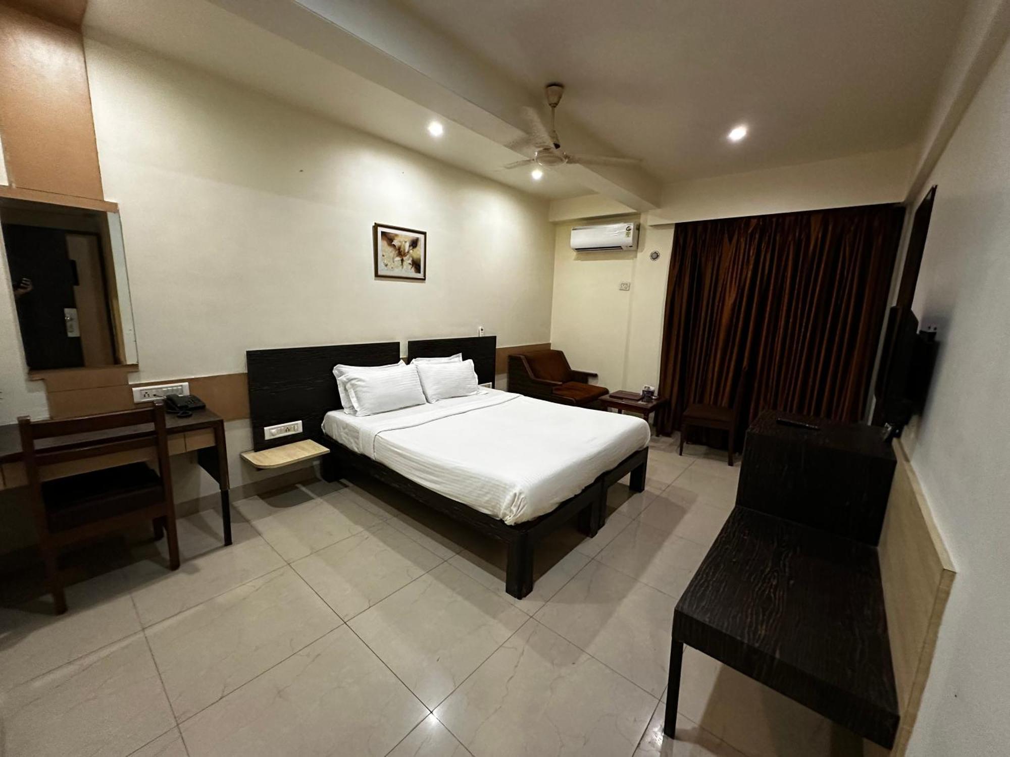 The Saffron Suites Sasupāda Kültér fotó