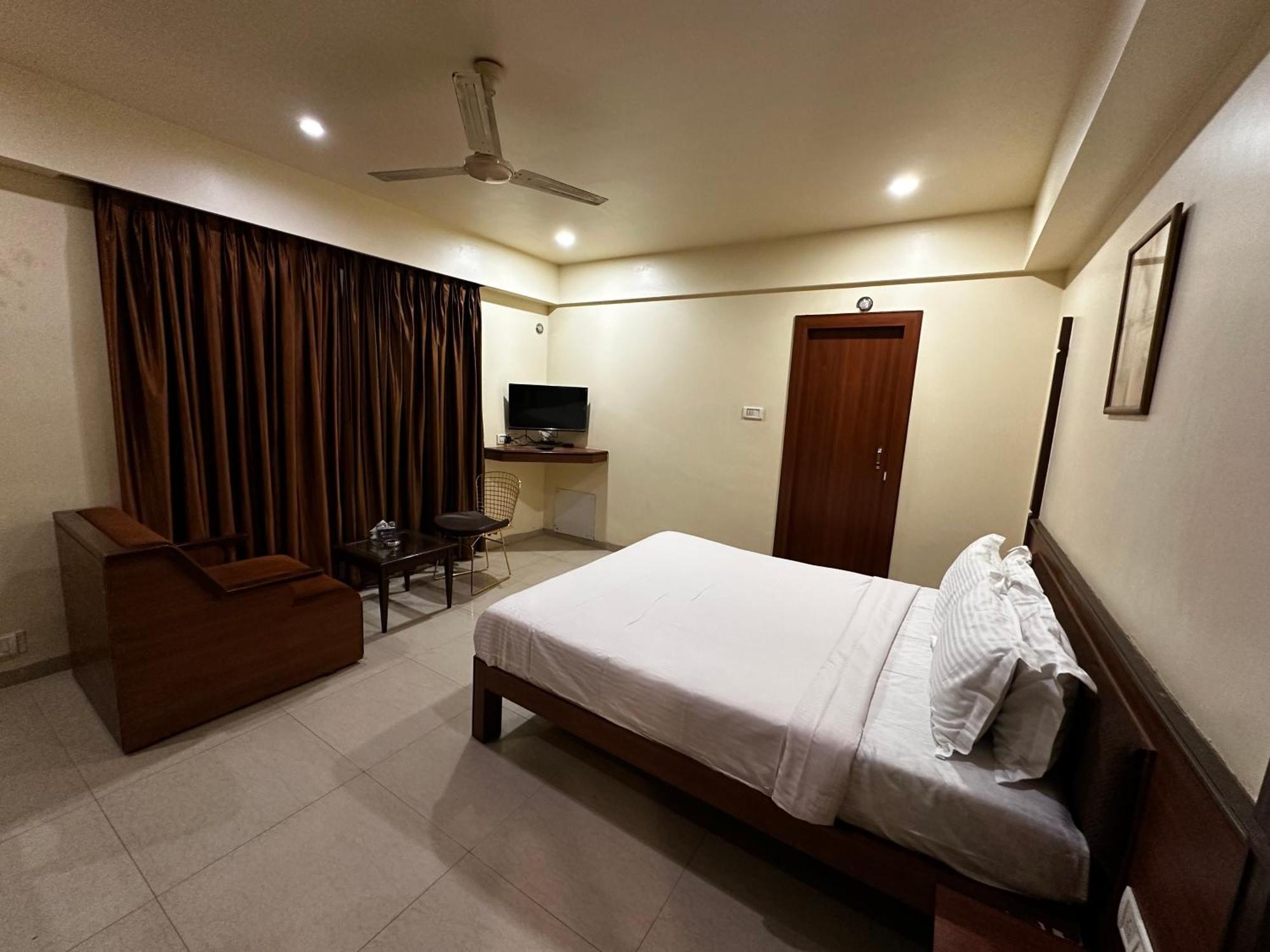 The Saffron Suites Sasupāda Kültér fotó
