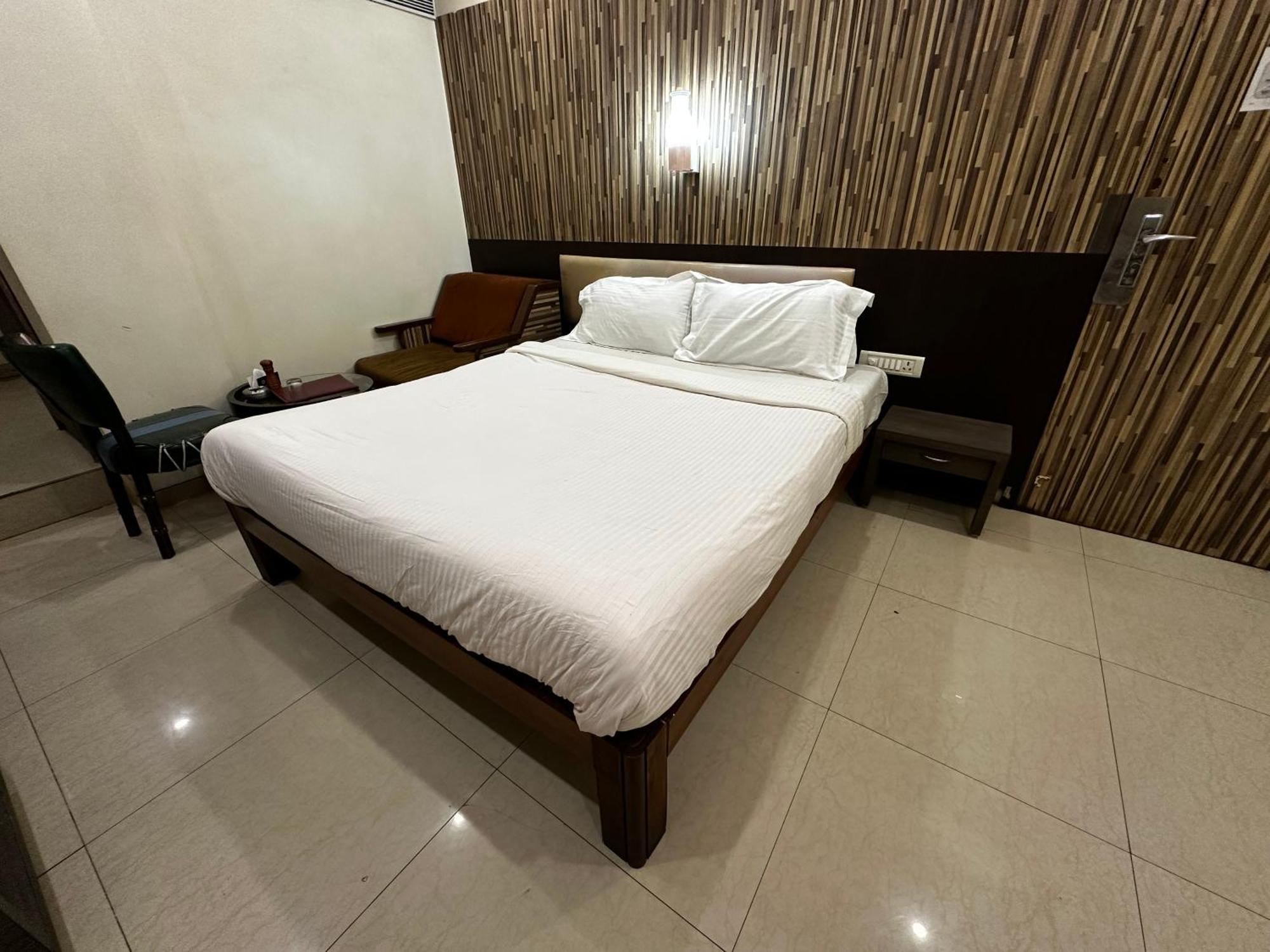 The Saffron Suites Sasupāda Kültér fotó