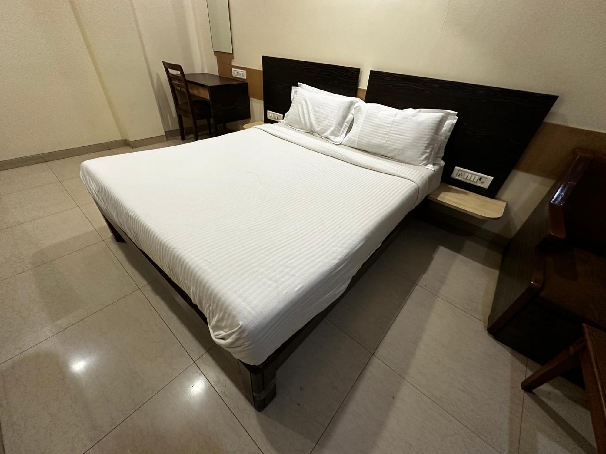 The Saffron Suites Sasupāda Kültér fotó