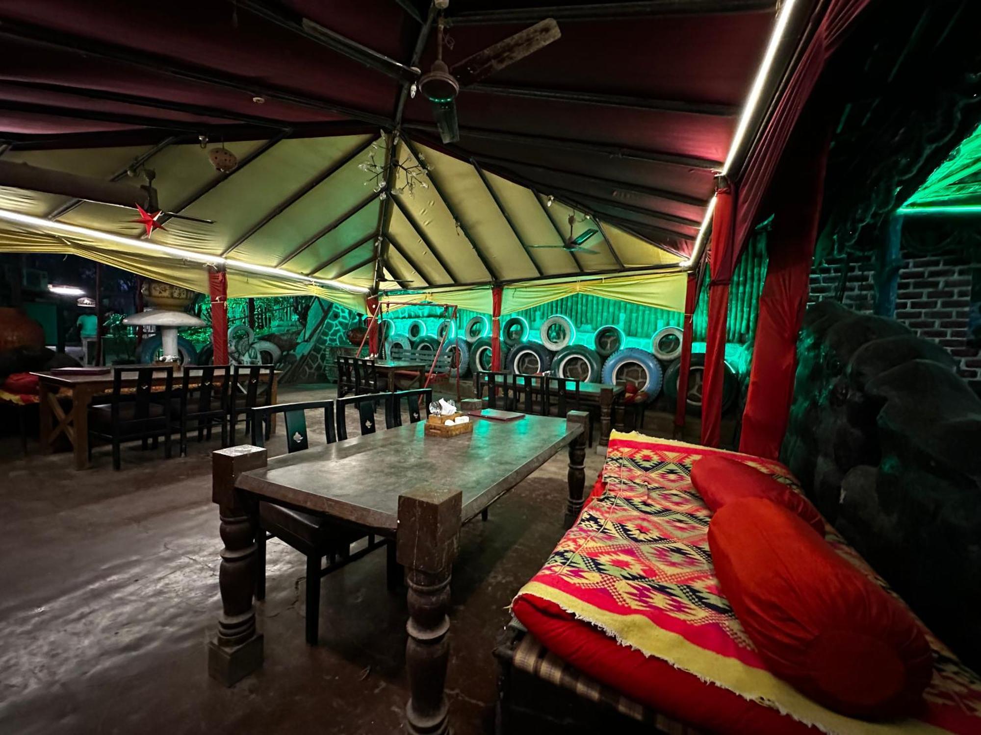 The Saffron Suites Sasupāda Kültér fotó