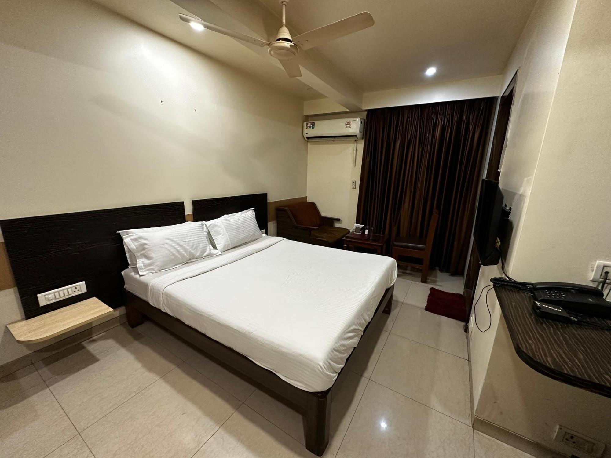 The Saffron Suites Sasupāda Kültér fotó
