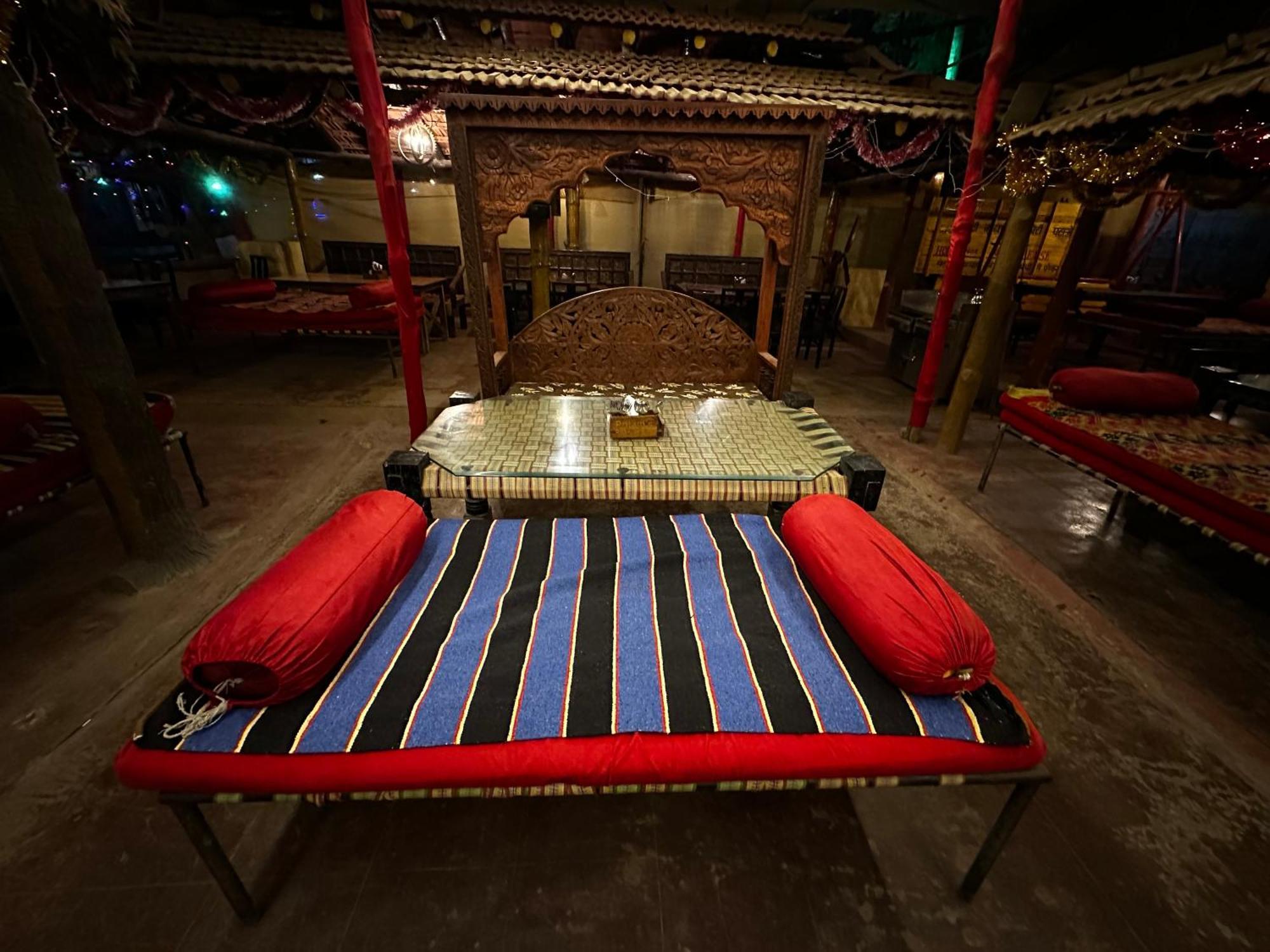 The Saffron Suites Sasupāda Kültér fotó